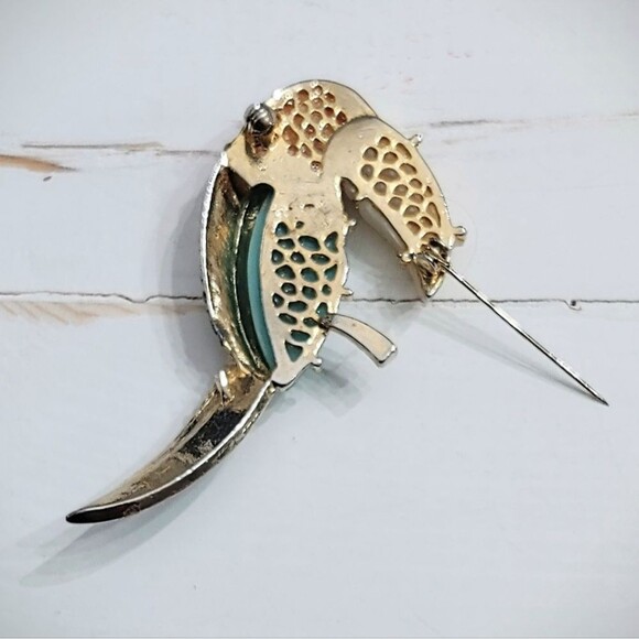 Unsigned Vintage Colorful Enamel, Lucite and Rhinestone Toucan Brooch - damage - Picture 6 of 7